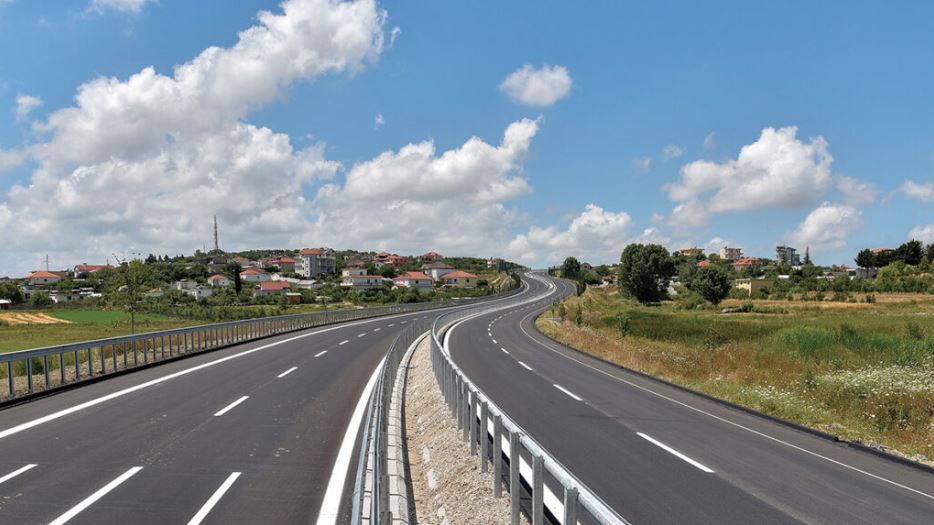 Shqipëria bën hapa pas në arritjen e standardeve të BE, penalizohet nga infrastruktura e dobët 